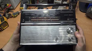 Купил на ЮЛЕ, знаменитый ВЭФ 202 (VEF-202). Один из самых популярных радиоприёмников в СССР
