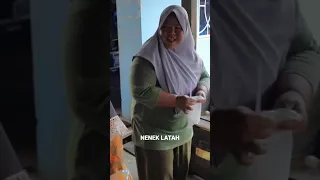 Nenek Latah Dikerjain Pembeli (@KampungLatah )