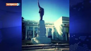 У Харкові відбили голову пам'ятнику Леніна