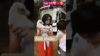 gulki and yukti playing with a puppy #maddam_sir #gulki_joshi #friendshipstatus #yukti_kapoor