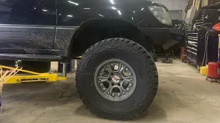 Solid Axle Swapping a 100 Series Land Cruiser !!!