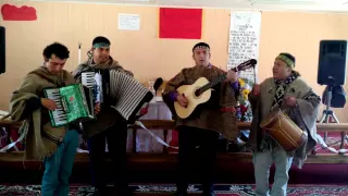 cantando en mapudungún en Mallohue chico