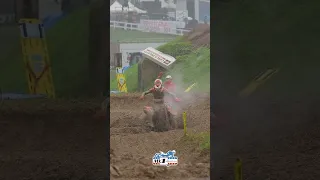 Tim Gajser bajo la lluvia