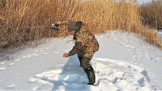 МЫ НЕ ОЖИДАЛИ ТАКОЙ РЫБЫ В ЭТОЙ ПРОТОКЕ?! ЛЕСКА РЕЖЕТ ПАЛЬЦЫ! ОНА НЕ ЛЕЗЕТ В ЛУНКУ!