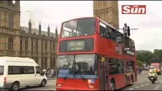 TRENDING Magician Dynamo levitates on side of London Double Decker Bus