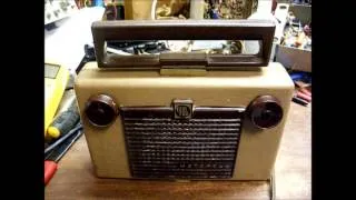 '55 Motorola model 55B1 AC/DC/battery operated AM tube radio