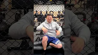 Crazy Dancing chicken wings 🤣🤣🤣 #shorts #tiktok #comedy #damus #bjj #brazilianjiujitsu