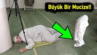 Bir Adam Namaz Vakti Dışında Mescide Girdi Ve Bakın Ne Yaptı?! Tepkisi Milyonları Şaşkına Çevirdi!!