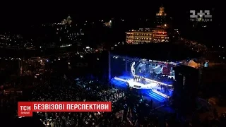 Перший безвізовий день жителі Грузії відзначають вуличними фестивалями і феєрверками