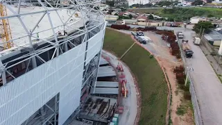 Arena Mrv 9/9 Revestimento evoluindo/ Aterro/ estruturas da cobertura/ 21/12/2021