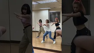 Bea Binene dancing Ikot-Ikot By Sarah Geronimo #Ikotikot #Beabinene #SarahGeronimo #popster