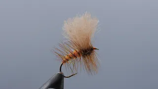 Perhonsidontaa / Fly Tying - Winnie-the-Pooh Dry Fly / Nalle Puh Pintaperho