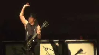 ☆ Daron Malakian playing air guitar at Needles Live @ Arena Concerti, Fiera Milano Rho [HD]