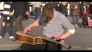 Amazing guitarist mex.fS in Trafalgar Square London Busking reviewed by Sam Kola