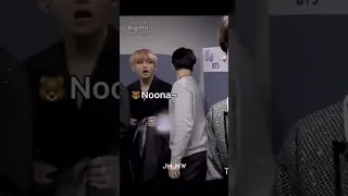 The way Taehyung called for stylist noona with pout 😆😆😆
