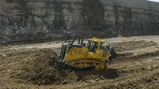 Komatsu D475A-8 Large Dozer: Delivery at the jobsite