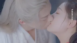 After 3 generations,Dragon King and Cinderella finally get married and kiss with tears