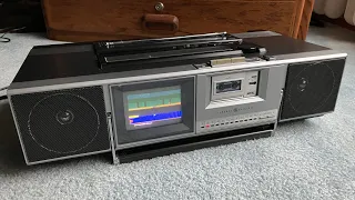 Quick Demo of General Electric 4CM3326X With Atari 2600 - Color TV AM-FM Stereo Micro Cassette 1982