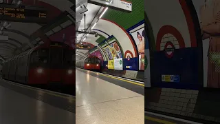 London Underground     Piccadilly Circus