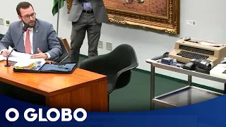 Deputado compara urna eletrônica com máquina de escrever para defender voto impresso