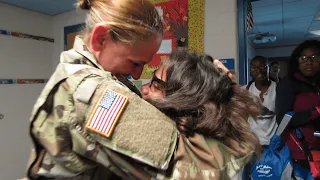 Soldier Mom Makes Surprise Visit to Daughter's School - 1009317