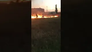 В Чечне дети подожгли футбольное поле/ нохчи берш ц1е теса в центре города/ пожар в Грозном