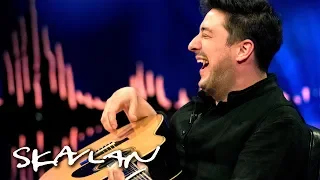 Mumford & Sons demonstrate how they write songs | SVT/TV 2/Skavlan