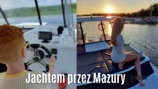 Jachtem przez Mazury .