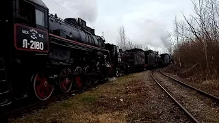 Сплотка паровозов следует в депо после заправки углем. Санкт-Петербург ноябрь 2021 года