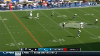 Derek Carr throws a 87 Yard pass to Amari Cooper for a TD!