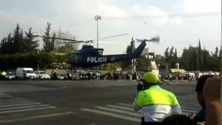 Aterrizan helicópteros en la calle en plena tarde 2/2