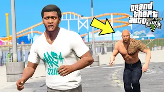 ДУЭЙН "СКАЛА" ДЖОНСОН ОХОТИТСЯ ЗА МНОЙ в GTA 5!! (Моды ГТА 5)