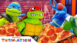 The Teenage Mutant Ninja Turtles FIGHT Superfly for their Pizza! 🪰 | TMNT Toys | Toymation