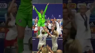 The Lionesses Storm Into Sarina Wiegman's Press Conference 🏆🤣