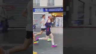 Il tente de courir un marathon à 18km/h (2h21) 🤯🔥