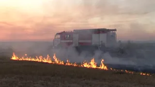 Пустомитівський район: рятувальники ліквідували масштабну пожежу стерні