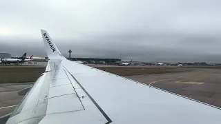 Ryanair (FR1750) Boeing 737-800 Take off from Stansted Airport