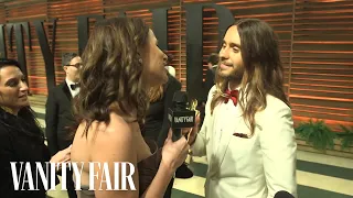 Academy Award Winner Jared Leto Passes Around His Oscar at the 2014 Vanity Fair Oscar Party