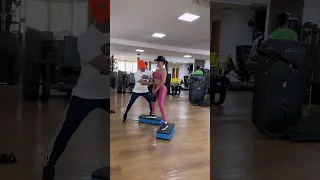 MARAISA TREINANDO PESADO