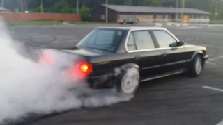 BMW E30 320i Burnout