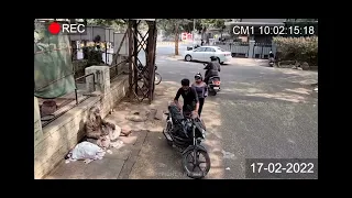 THIS IS SURPRISING😲😱😱/ RICH BEGGAR TEACHING A LESSON TO BIKE COUPLE ON ROAD