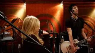 Avril Lavigne - Everything Back But You (Live at the Orange Lounge) 01 of 04