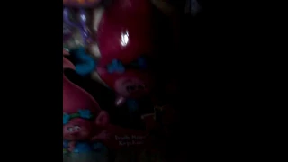 Opening  another trolls surprise!!TROLLS MEGA KEYCHAIN