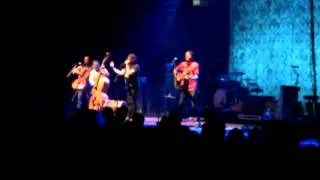 The Avett Brothers- Denouncing November Blue (Uneasy Writer) Live at UNH