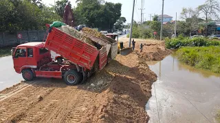 Experience Operating Bulldozer Top Level Push Stone , Dump Truck Transport Stone Filling Water