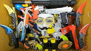 Hacker Weapon Box, Capsule Exploding Toy Guns, Bead Launching Guns, Box Loads of Dangerous Pistols