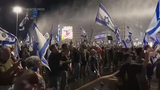 Police disperse Tel Aviv protest with water cannon