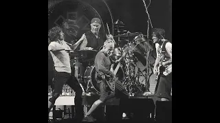 Red Hot Chili Peppers - Don't Forget Me ~ Live at La Cigale (Intro+Solo) + Calgary (Outro) (2006)