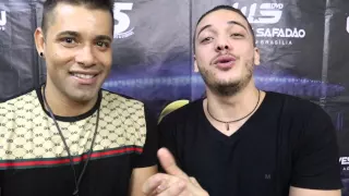 Kiko Chicabana e Wesley Safadão no camarim do Salvador Fest 2015