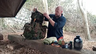 Whats in a Survival School Instructor's Daysack!?